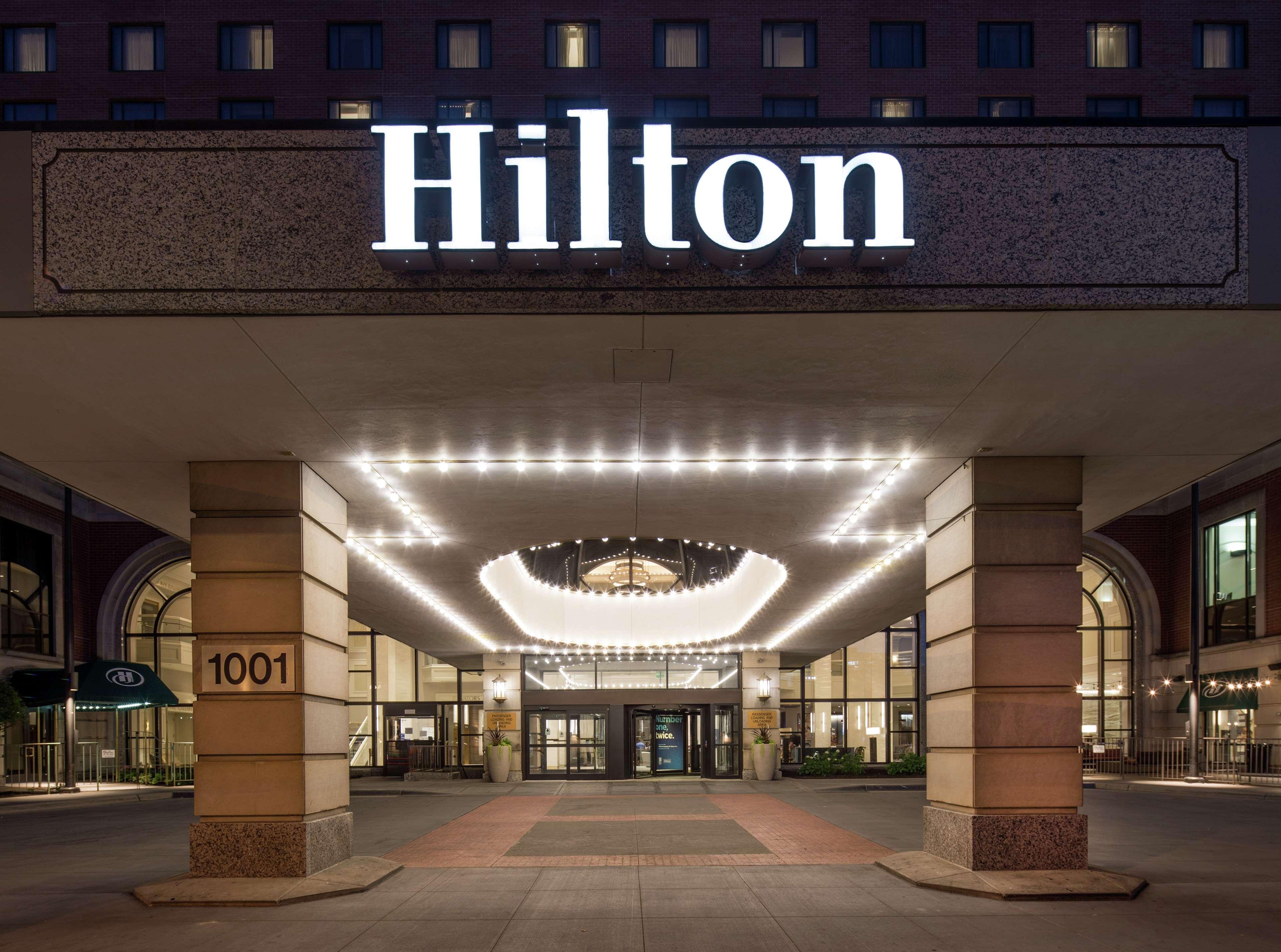 Hilton Minneapolis Exterior photo