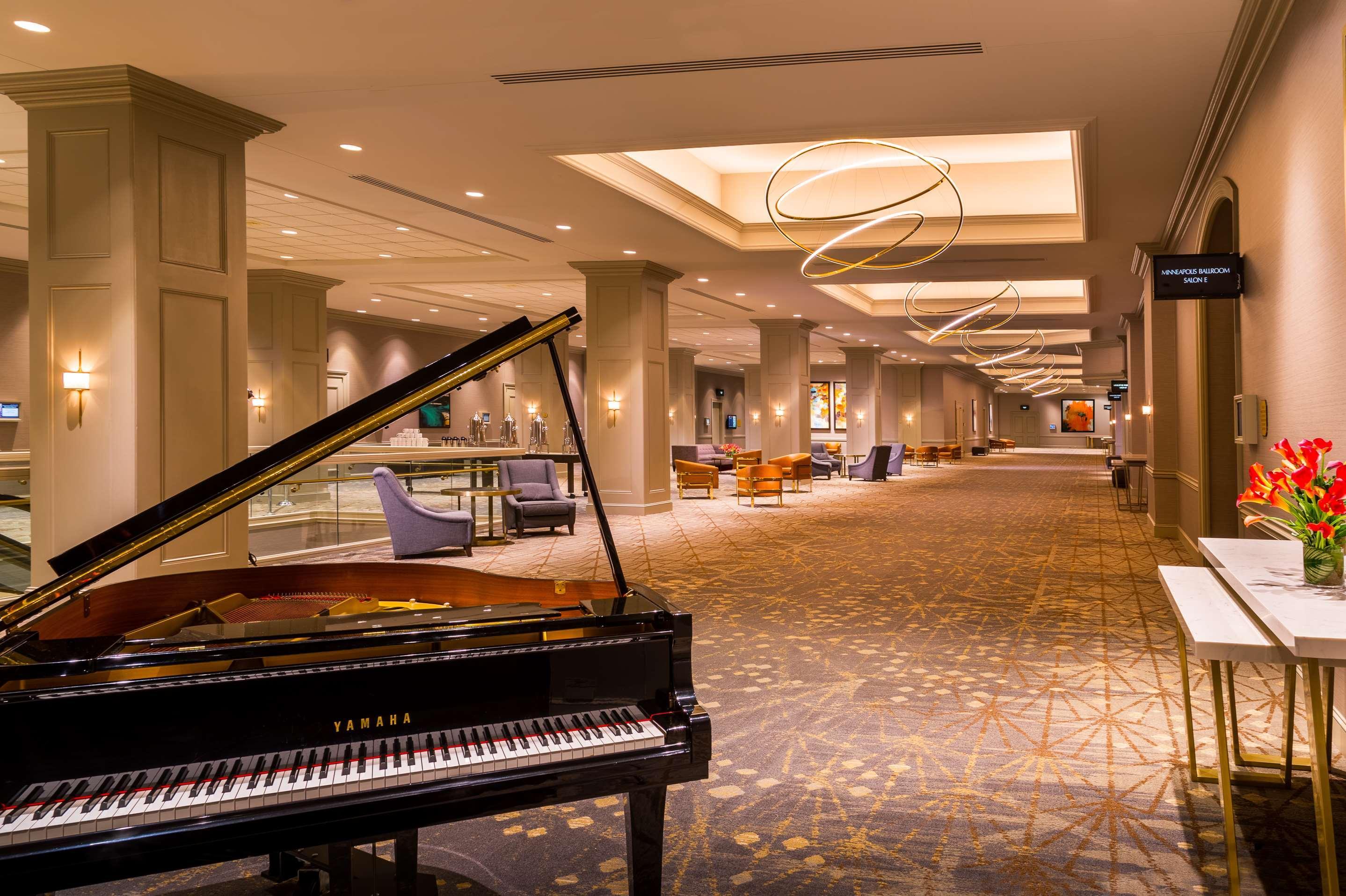 Hilton Minneapolis Exterior photo