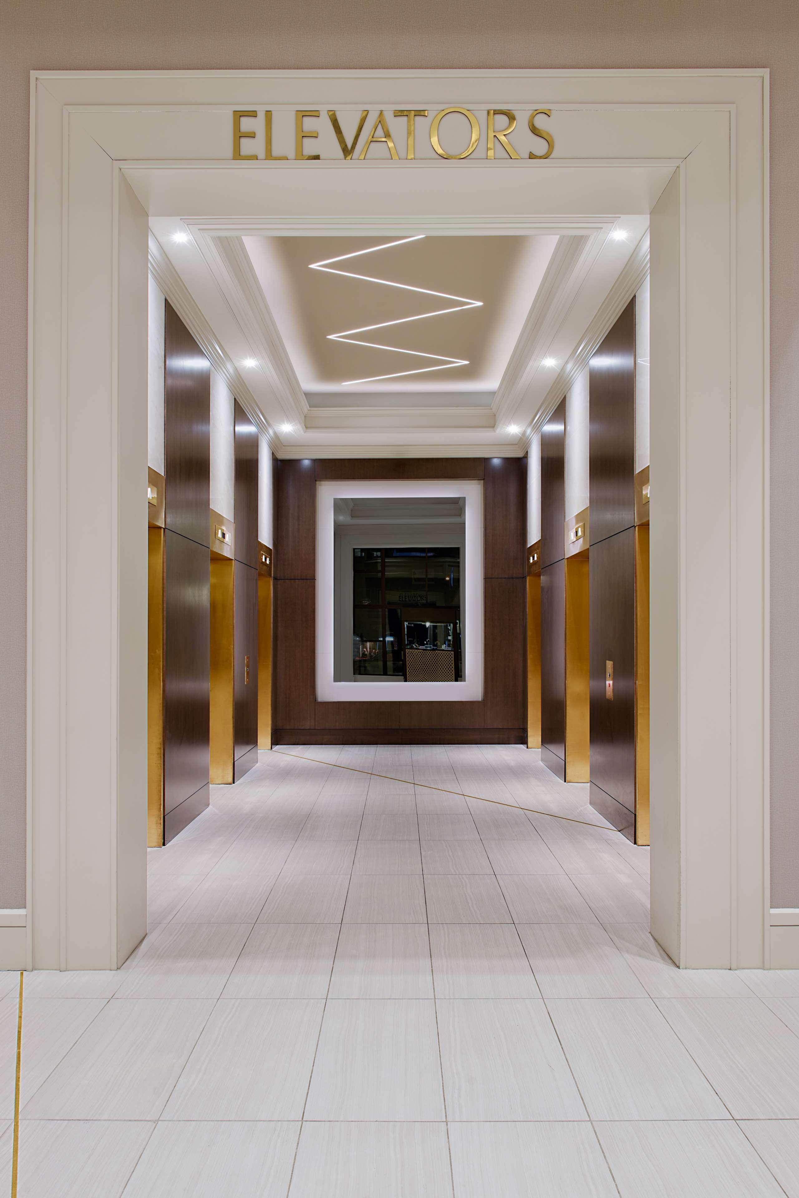 Hilton Minneapolis Exterior photo
