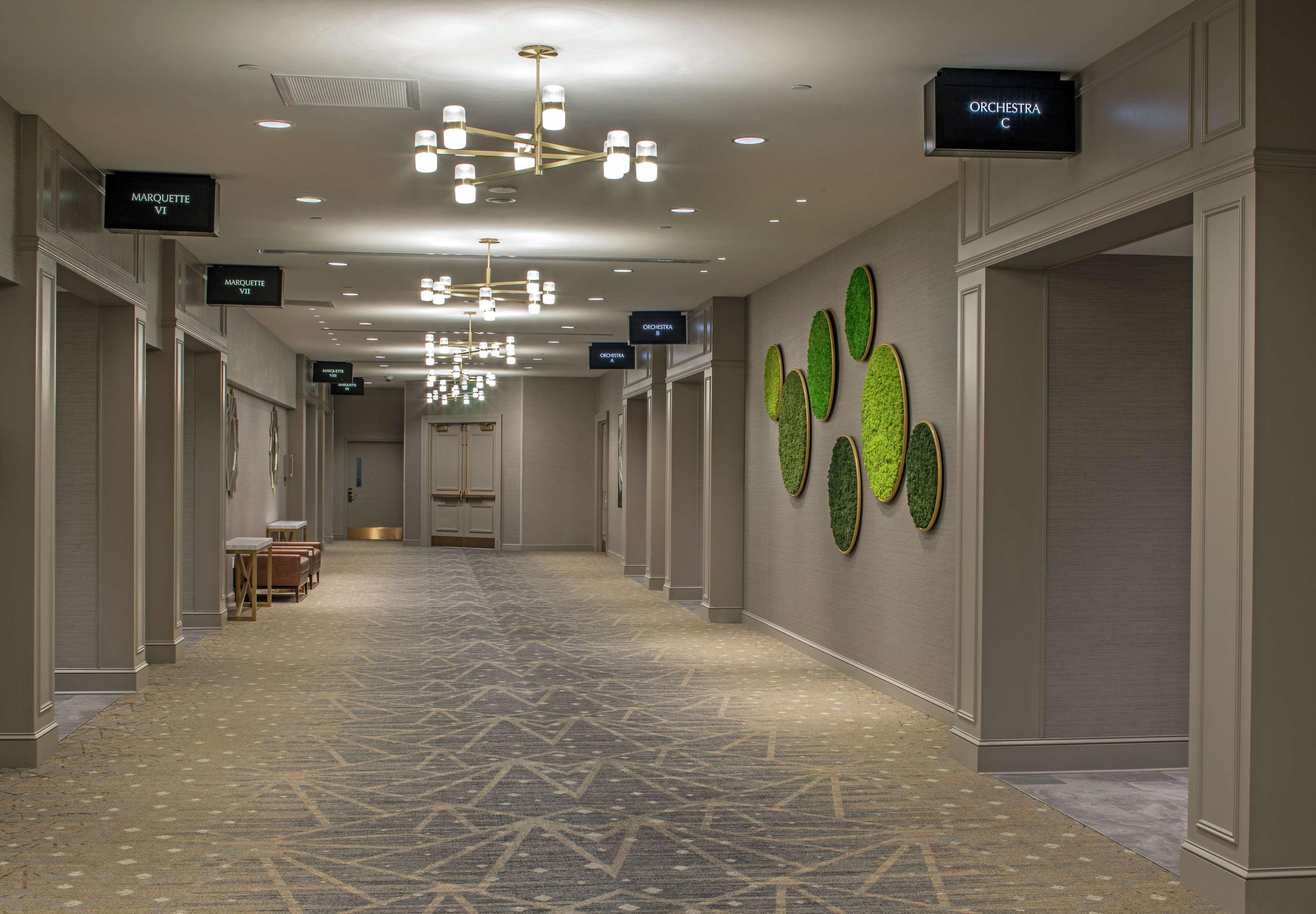 Hilton Minneapolis Exterior photo