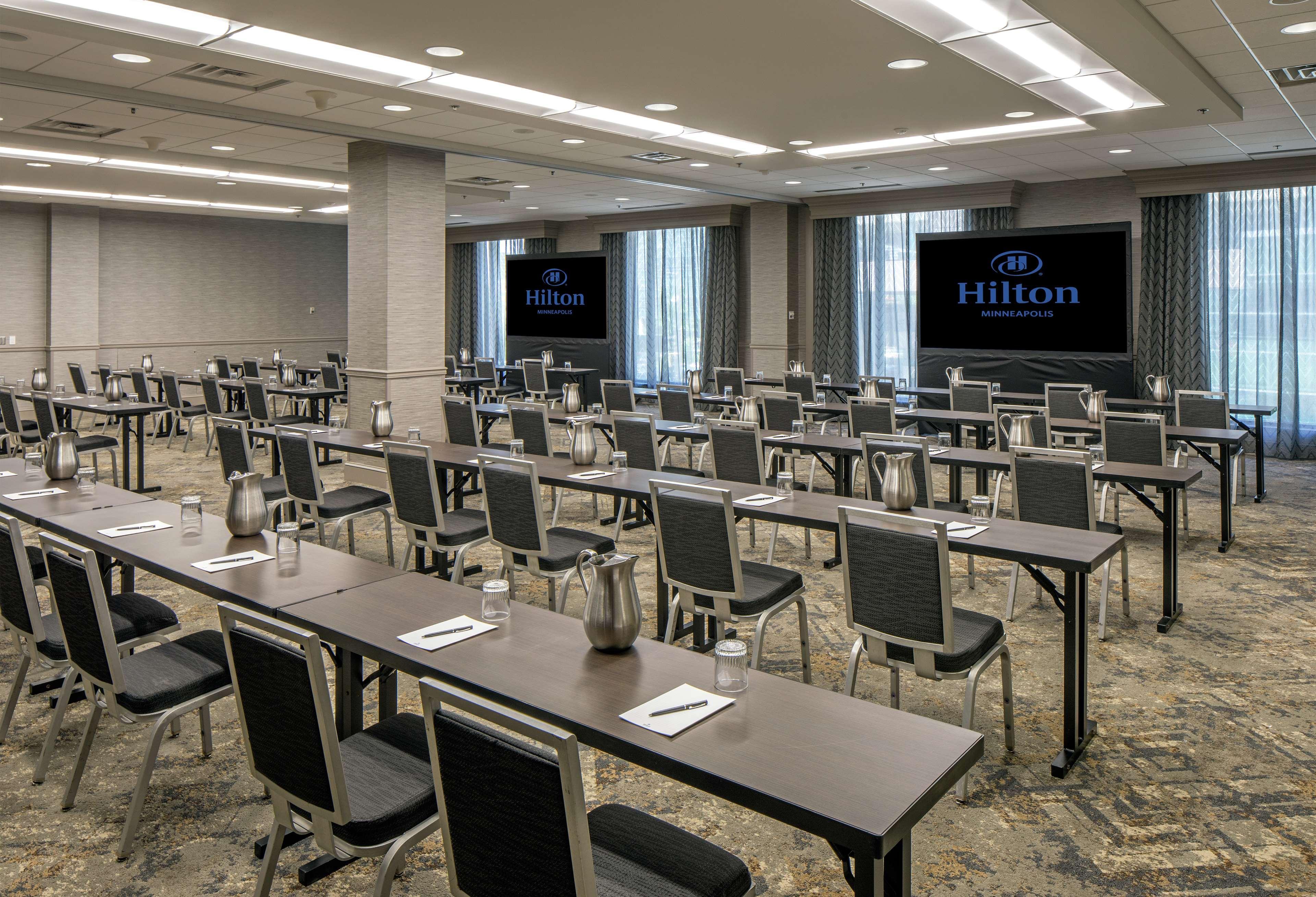 Hilton Minneapolis Exterior photo