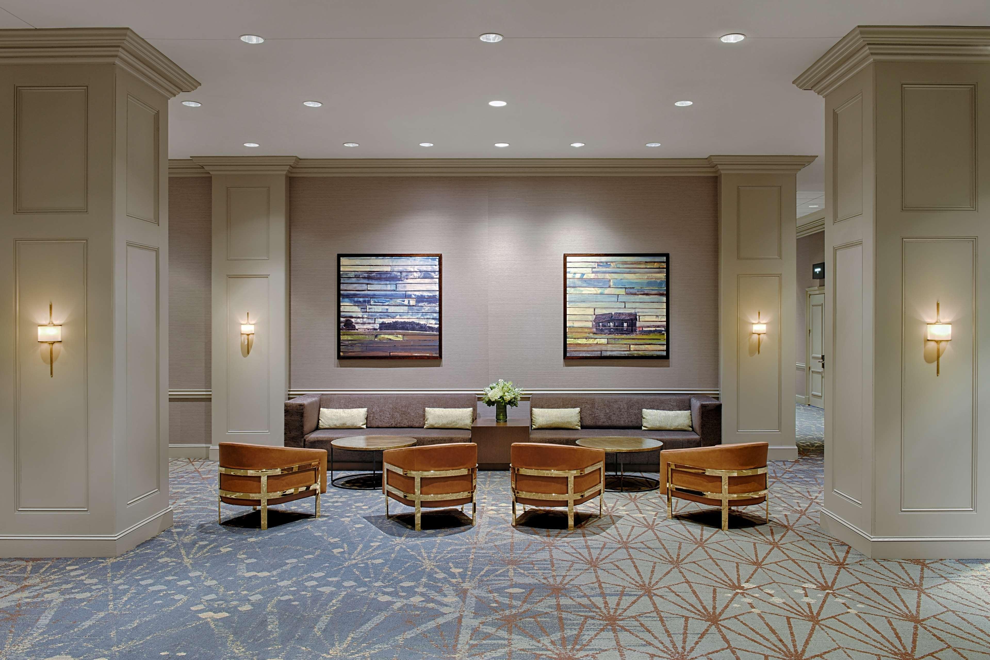 Hilton Minneapolis Exterior photo
