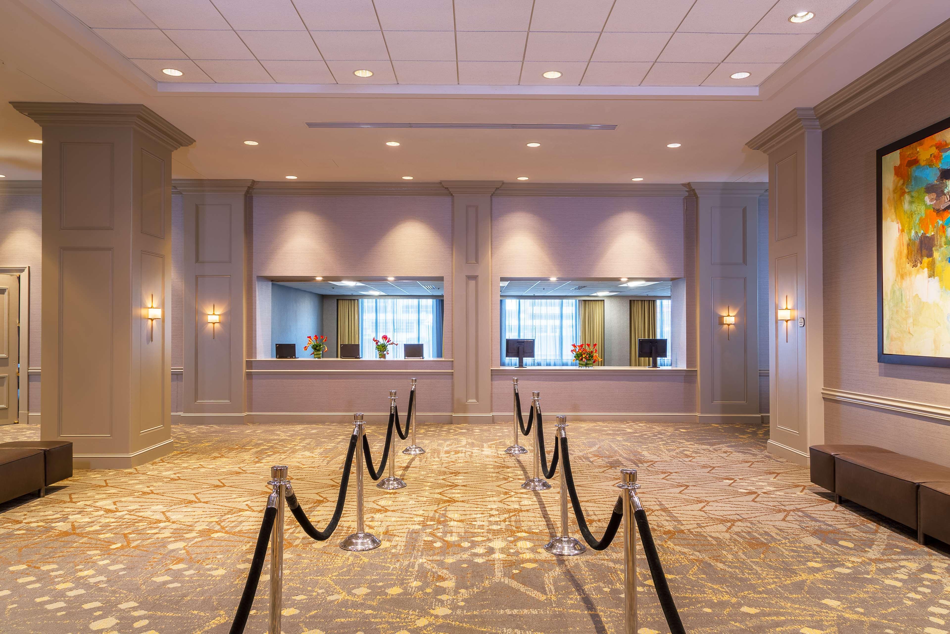 Hilton Minneapolis Exterior photo