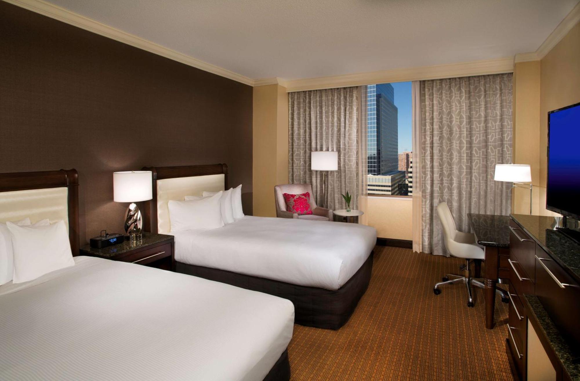 Hilton Minneapolis Exterior photo