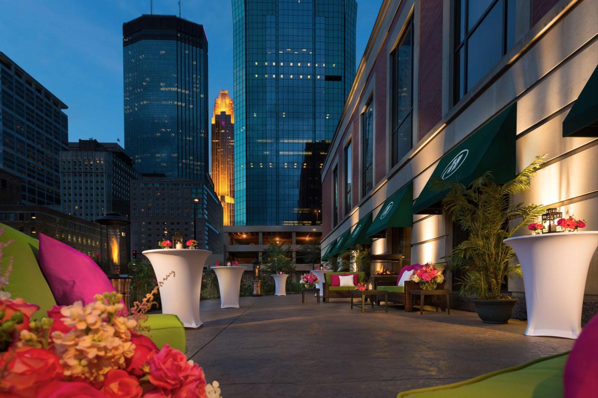 Hilton Minneapolis Exterior photo