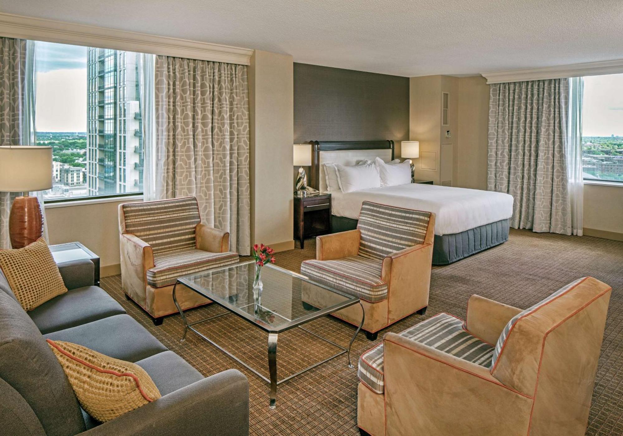 Hilton Minneapolis Exterior photo