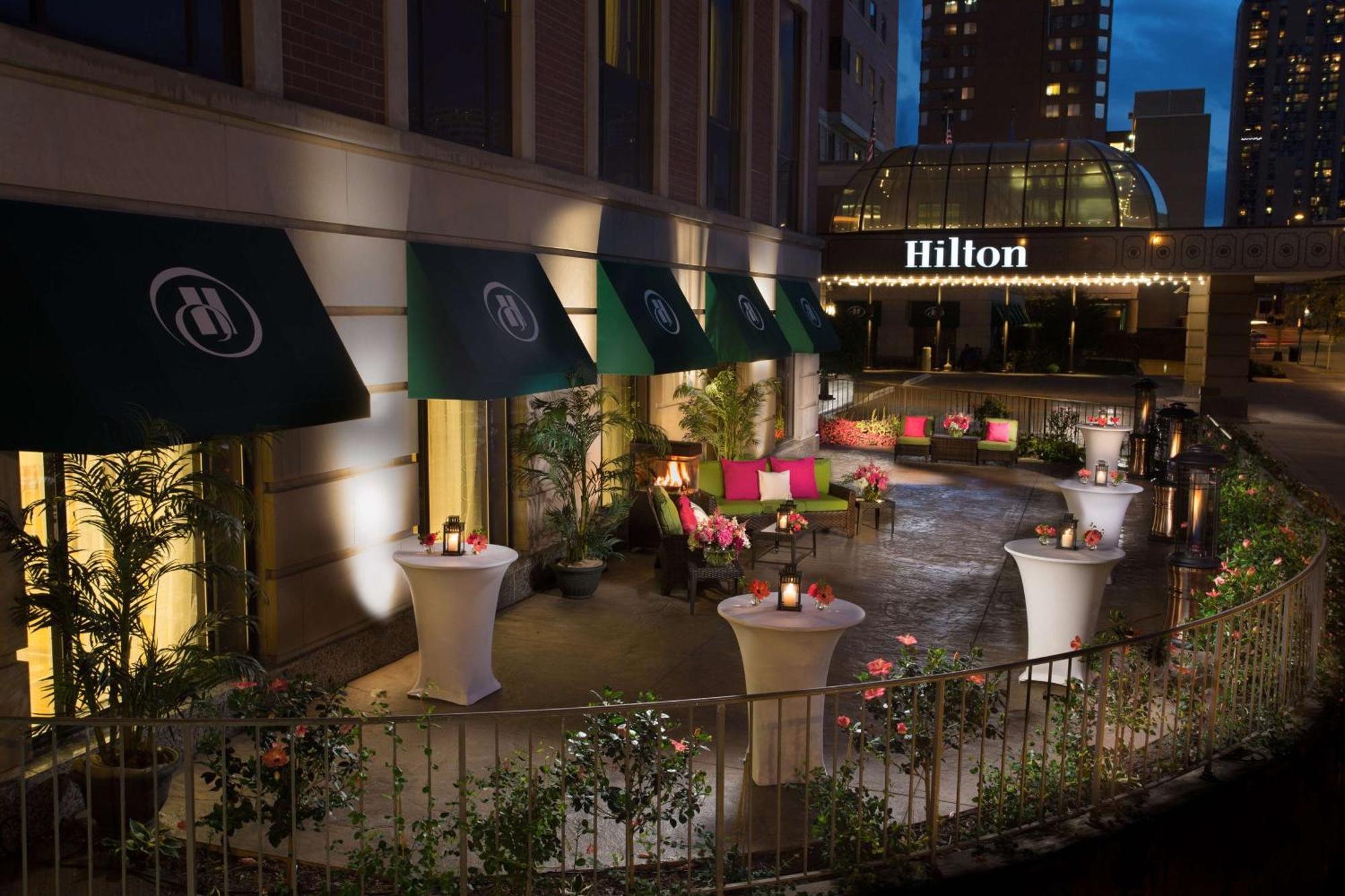 Hilton Minneapolis Exterior photo