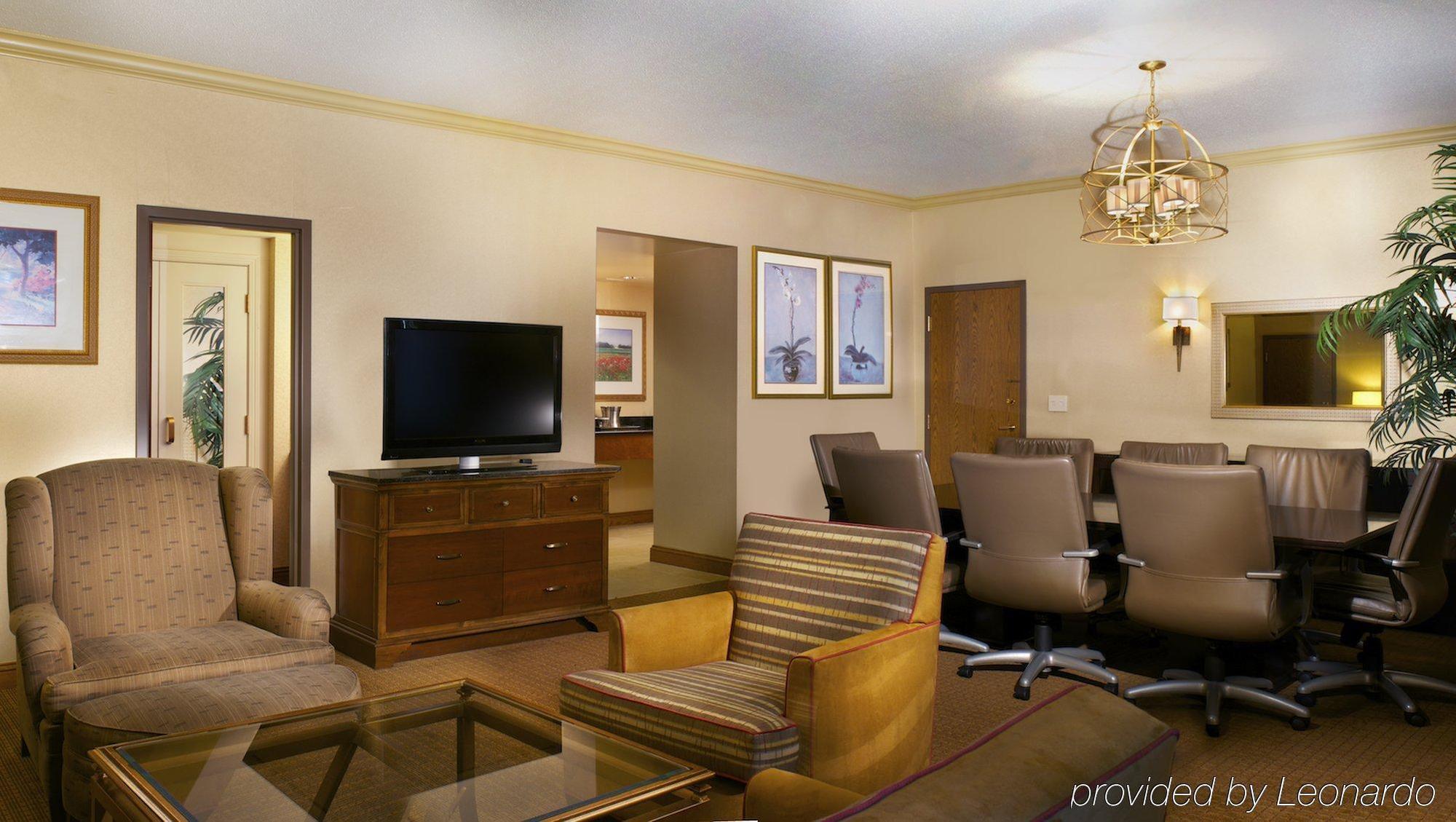 Hilton Minneapolis Room photo